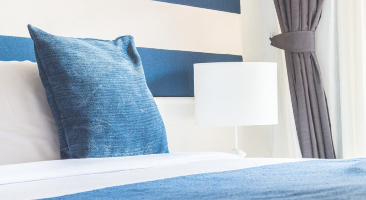 niebieska sypialnia - aranżacja sypialni w niebieskich kolorach