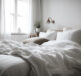 rozmiar kołder - aranżacja sypialni z kołdrą na łóżku