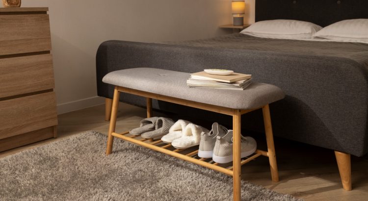 łóżko na nóżkach czy bez - jakie wybrać