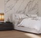 sypialnia z motywem marmuru