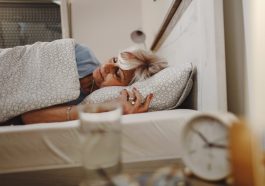 sypialnia dla seniora - aranżacja sypialni dla osoby starszej